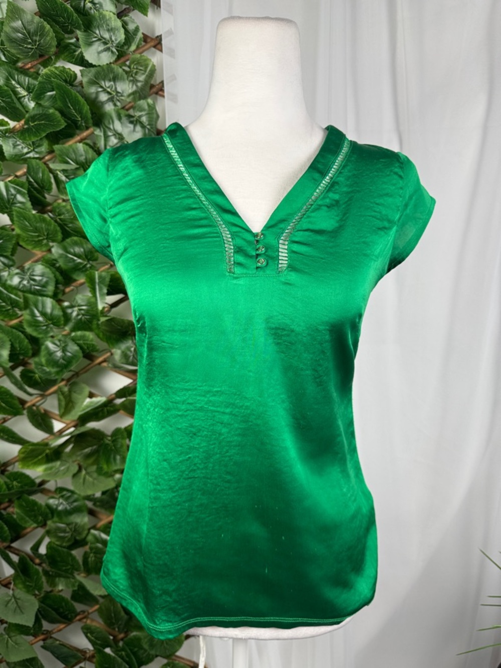 Women's Emerald Green V-Neck Satin Top